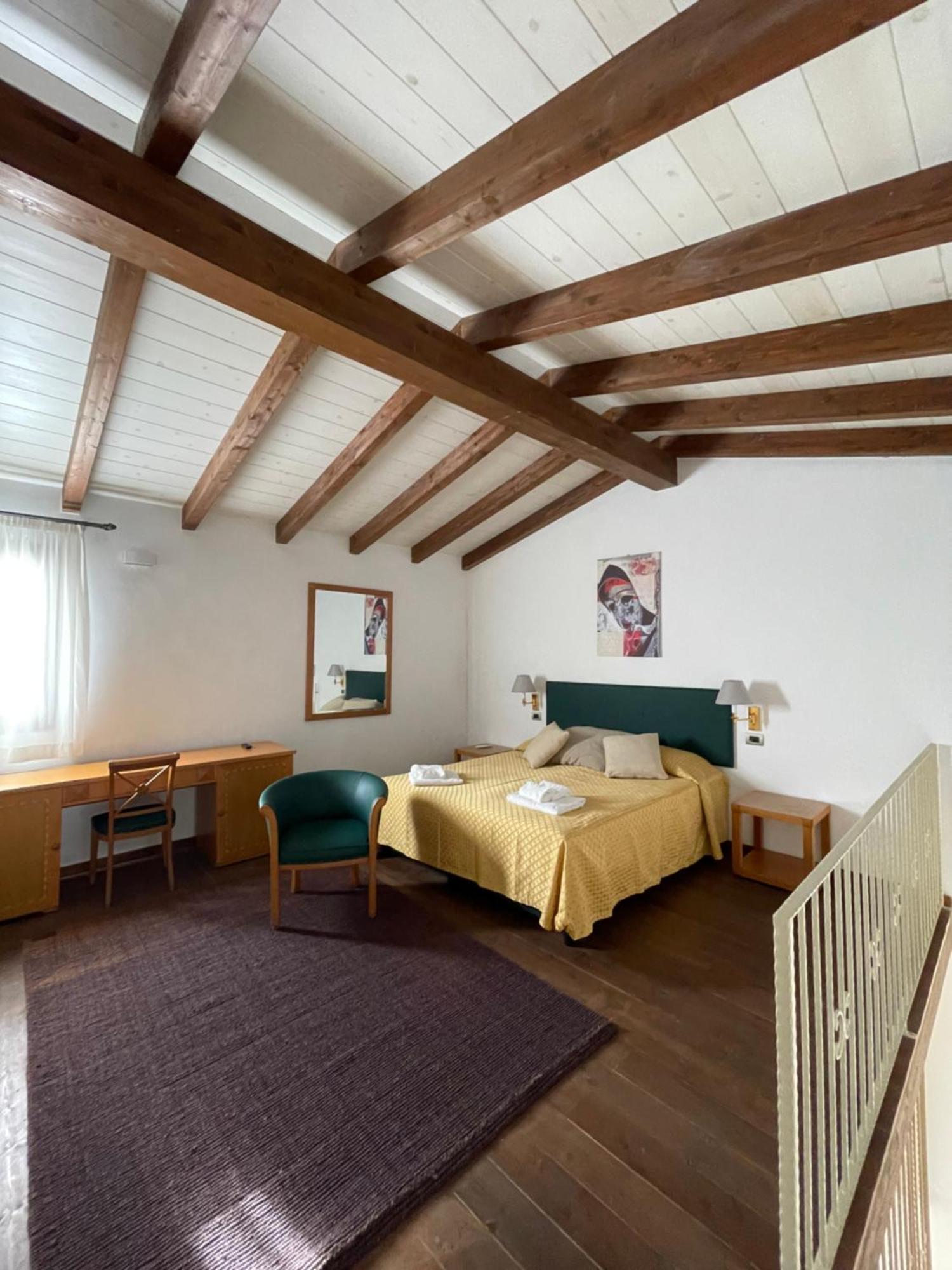 Agriturismo Bed And Breakfast Tanca Taroni Telti ภายนอก รูปภาพ