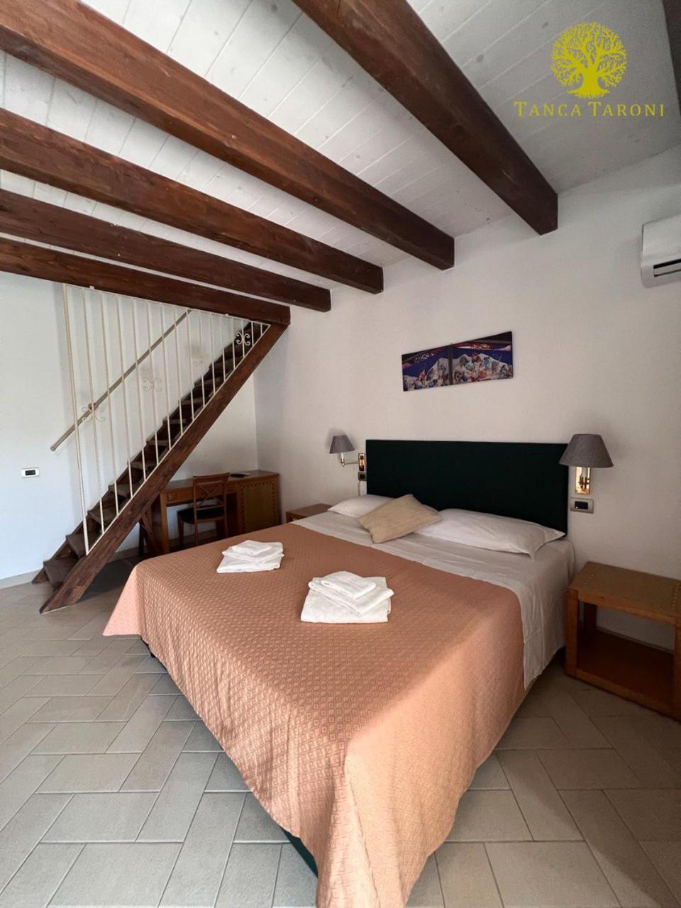 Agriturismo Bed And Breakfast Tanca Taroni Telti ภายนอก รูปภาพ