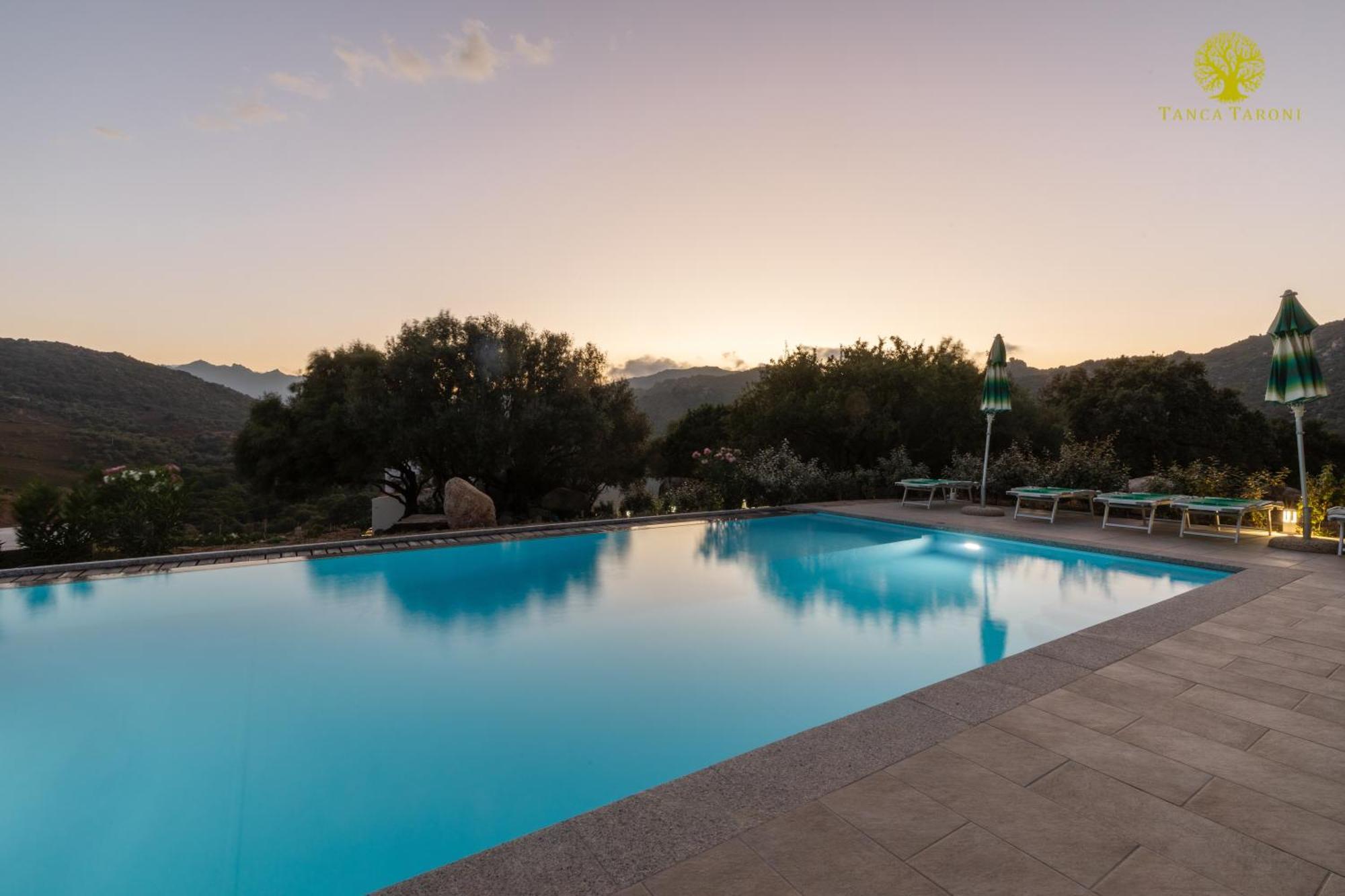 Agriturismo Bed And Breakfast Tanca Taroni Telti ภายนอก รูปภาพ