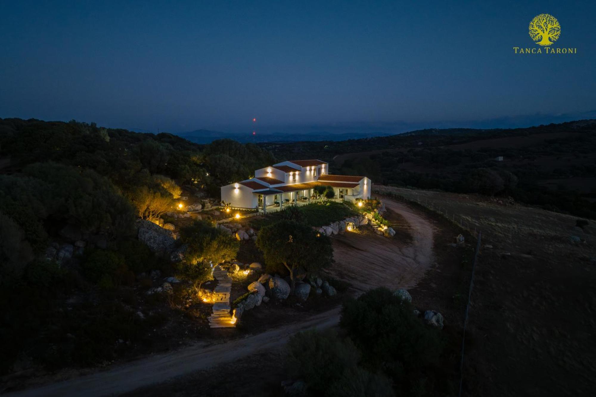 Agriturismo Bed And Breakfast Tanca Taroni Telti ภายนอก รูปภาพ