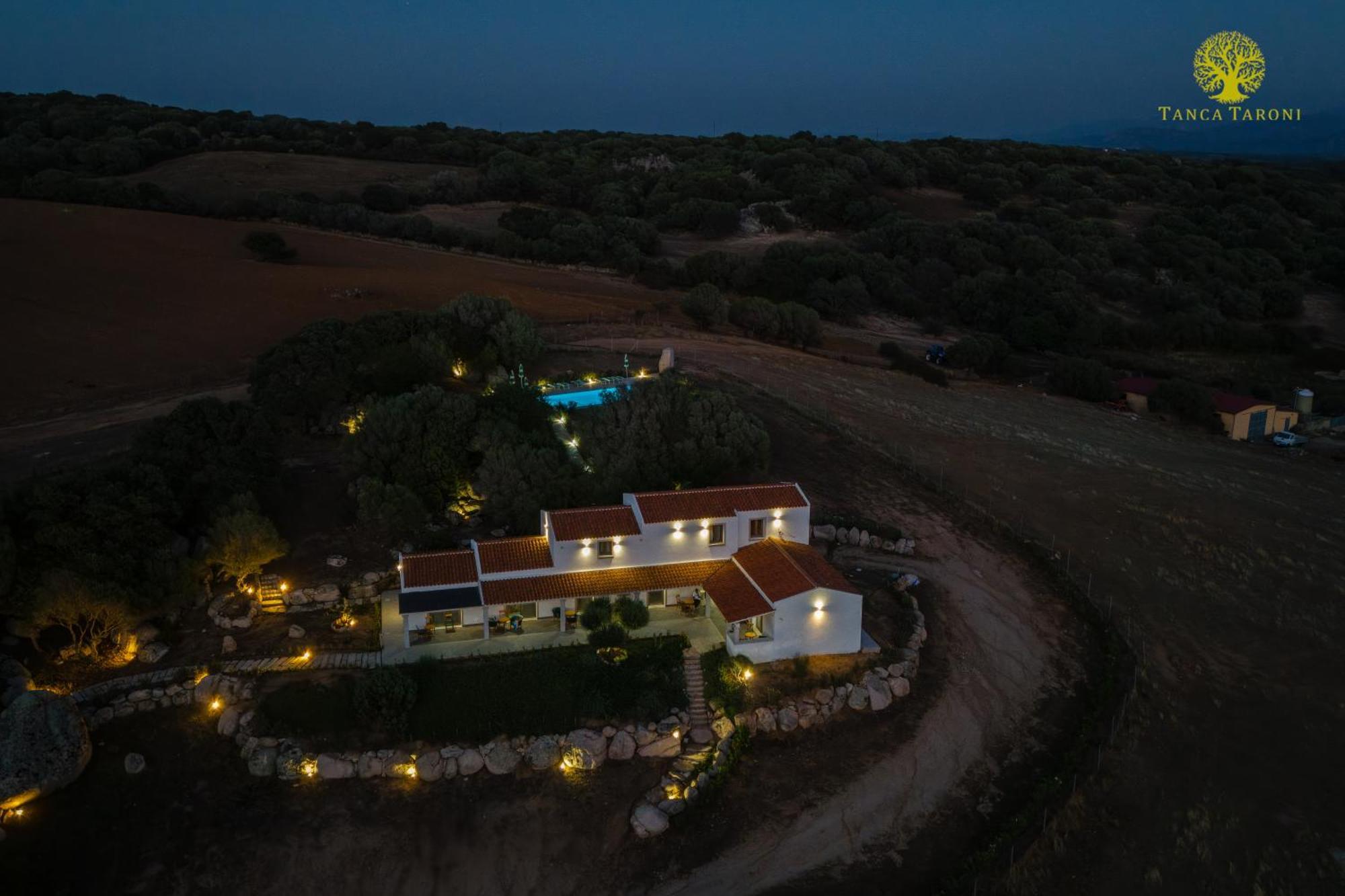 Agriturismo Bed And Breakfast Tanca Taroni Telti ภายนอก รูปภาพ