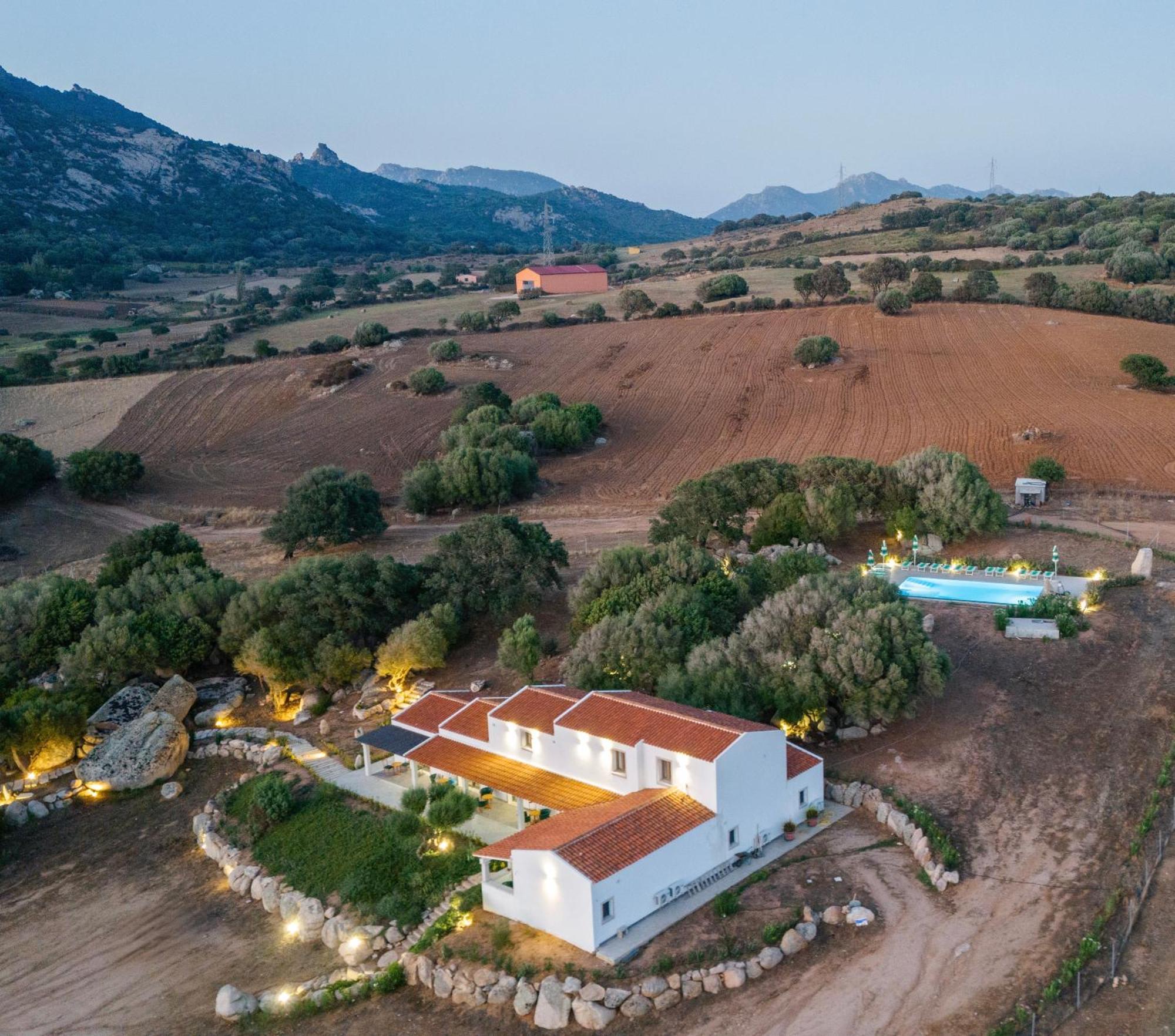Agriturismo Bed And Breakfast Tanca Taroni Telti ภายนอก รูปภาพ