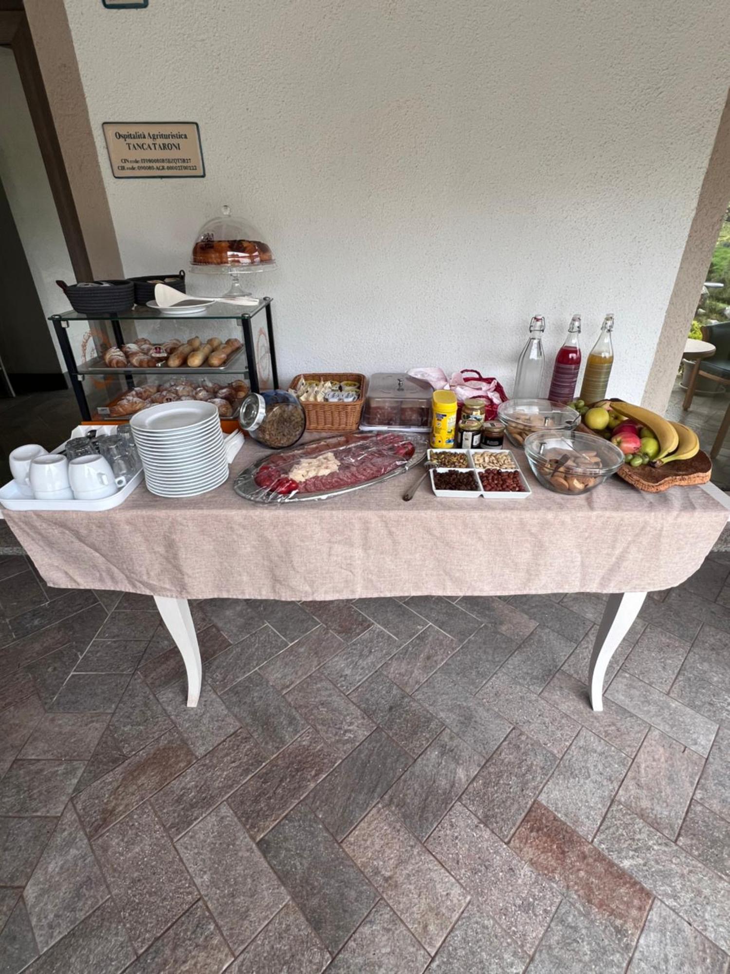 Agriturismo Bed And Breakfast Tanca Taroni Telti ภายนอก รูปภาพ