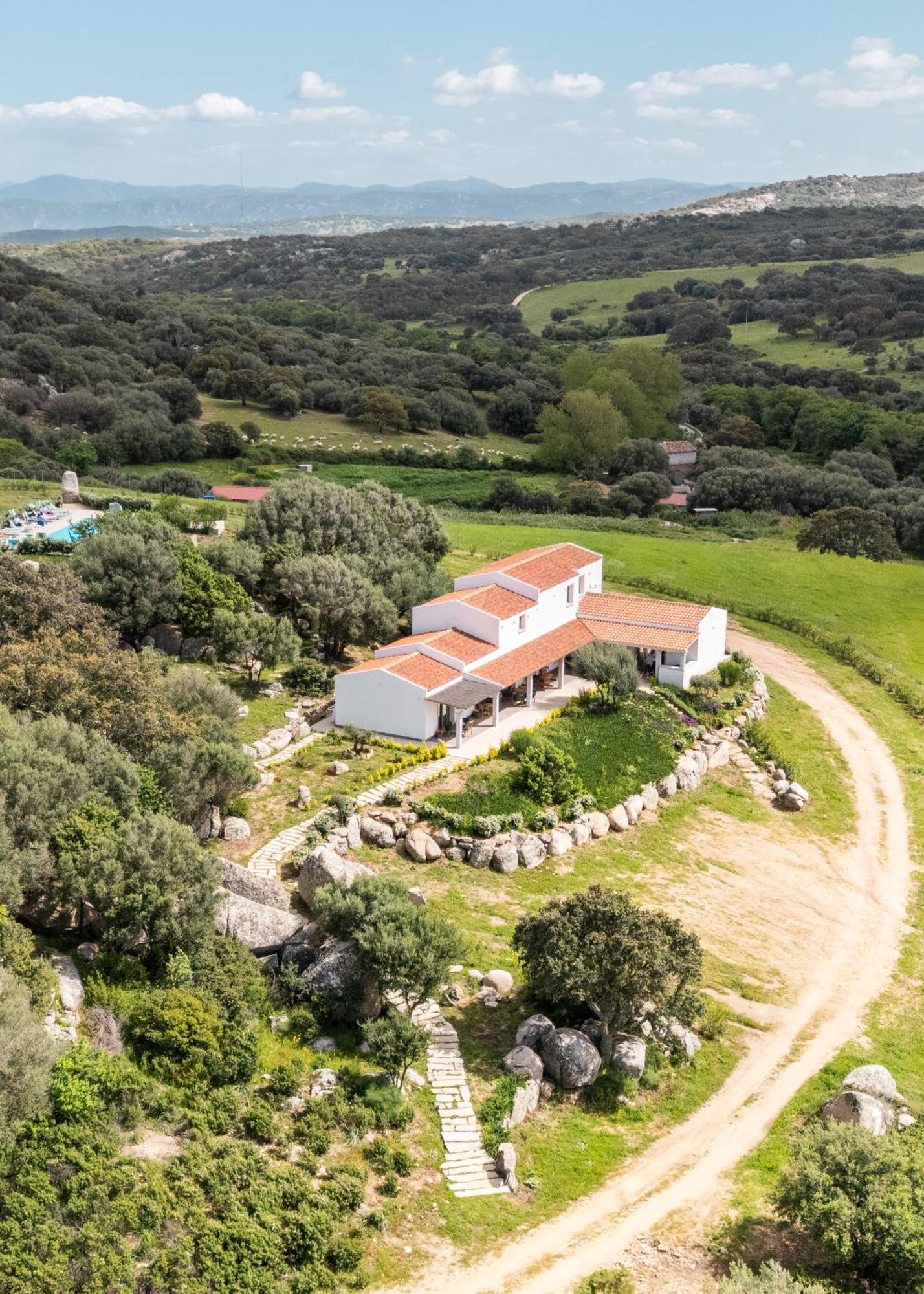 Agriturismo Bed And Breakfast Tanca Taroni Telti ภายนอก รูปภาพ